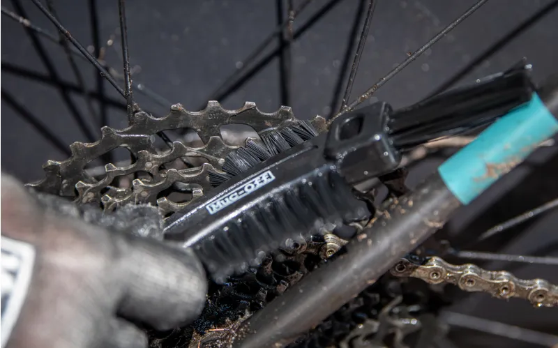 Muc-Off Claw Brush-7